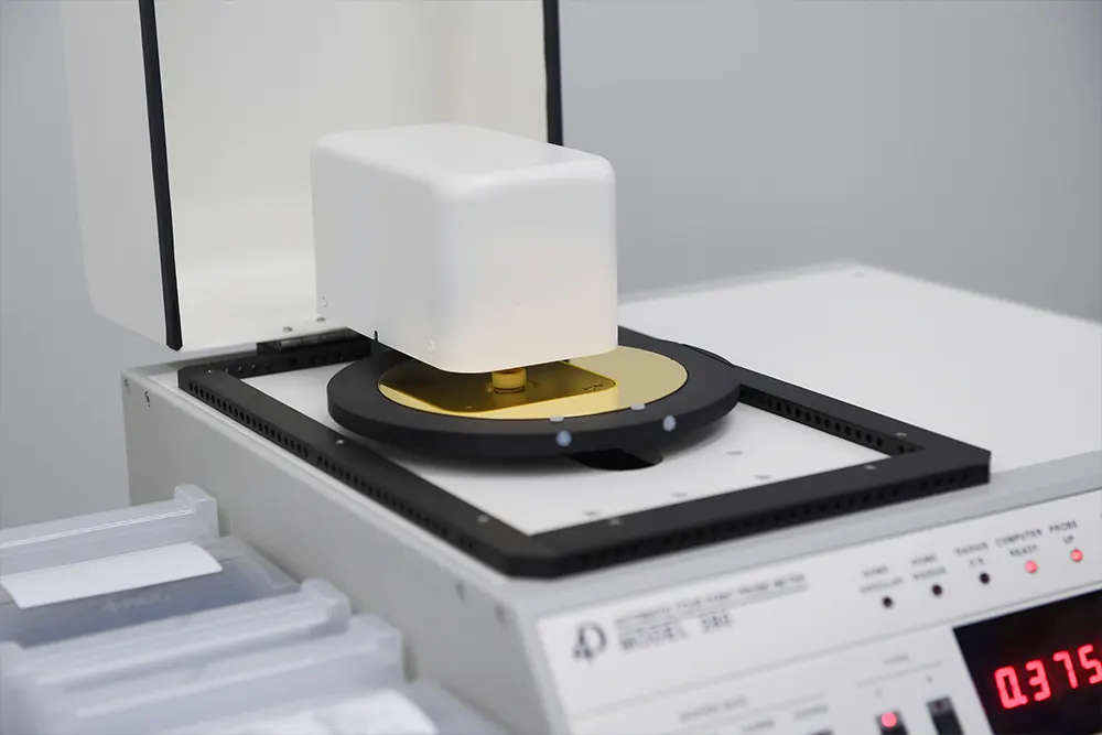 Microwave integrated circuit chip